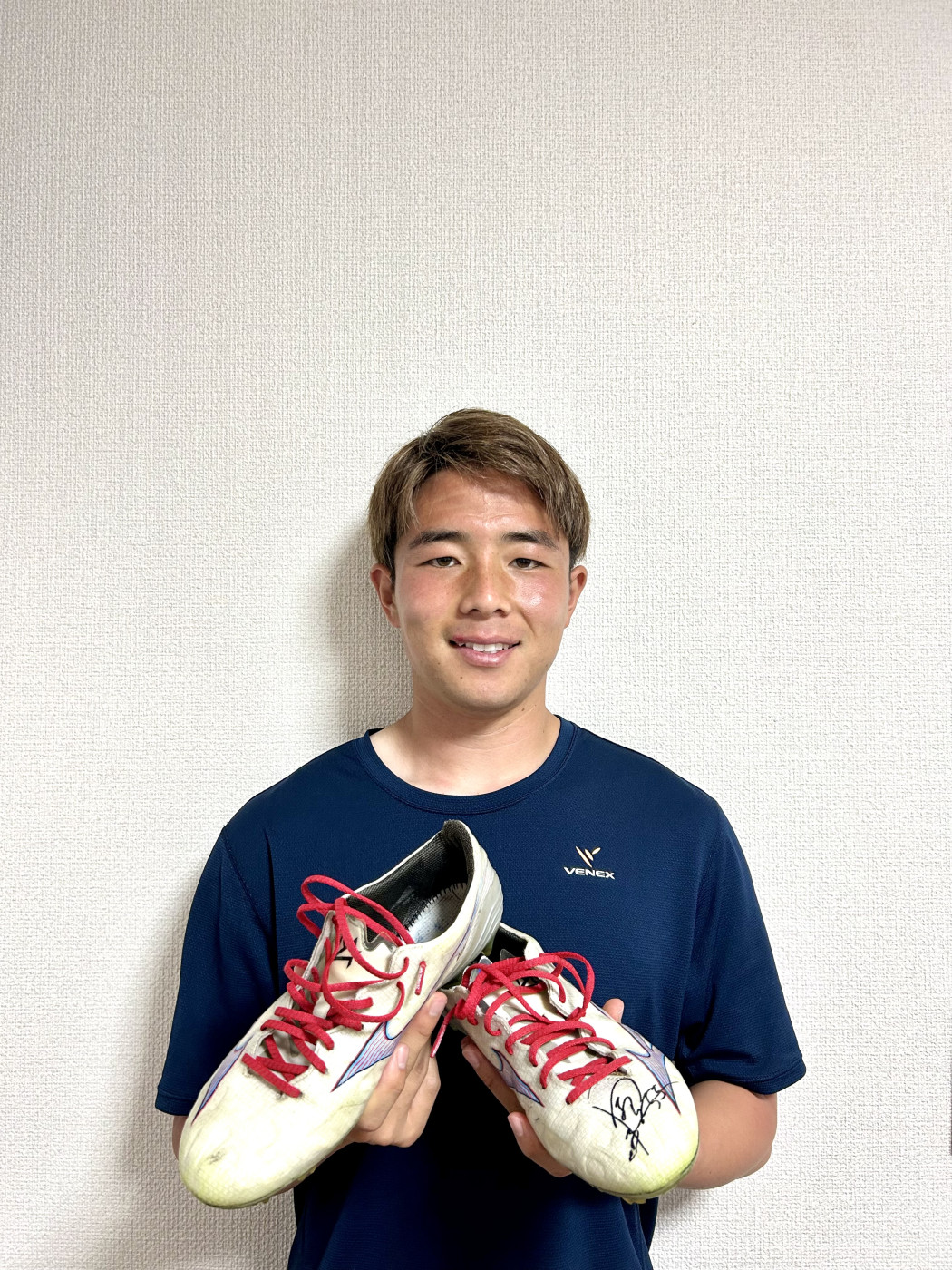 岡庭愁人選手サイン入りスパイクプレゼント企画1枚目の画像