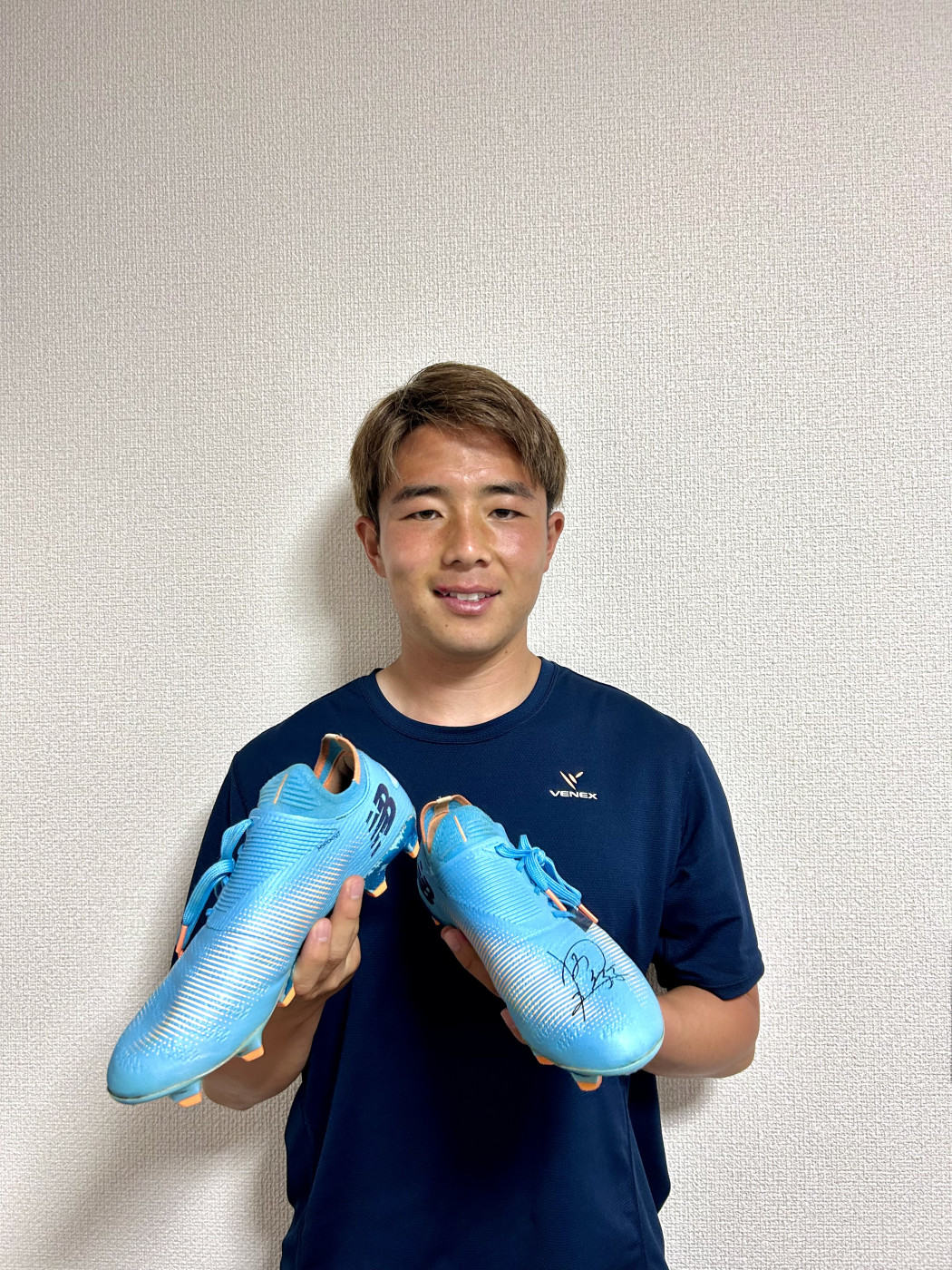 岡庭愁人選手サイン入りスパイクプレゼント企画画像