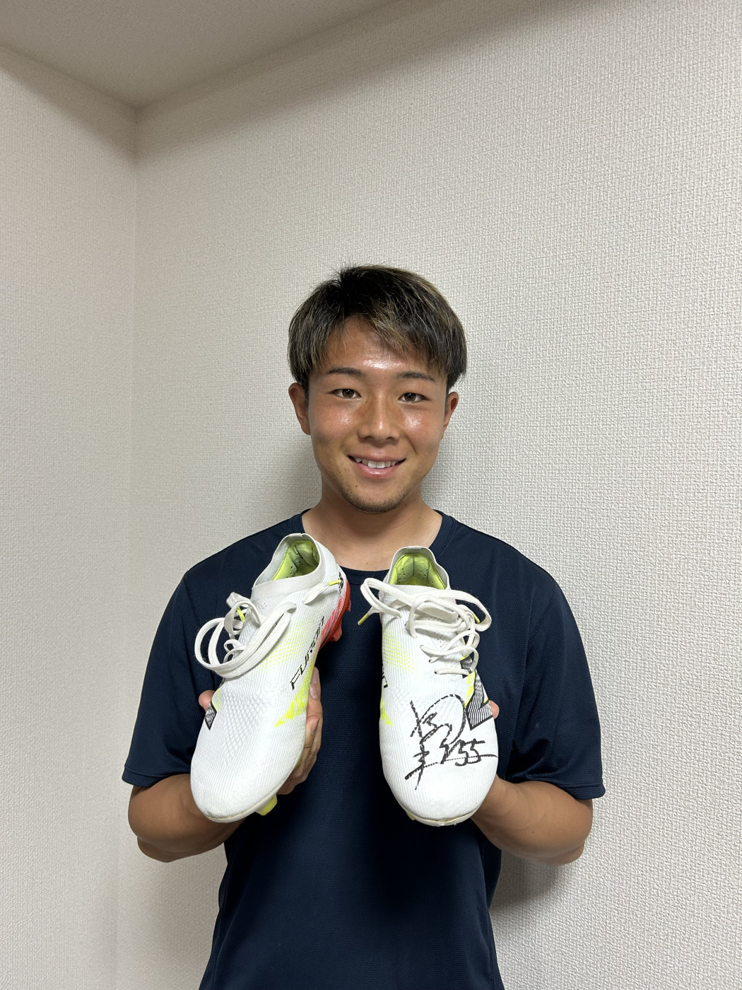 岡庭愁人選手new balance スパイクプレゼント企画1枚目の画像