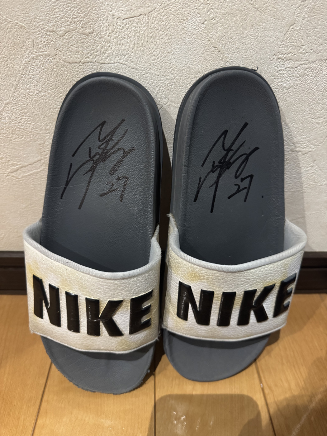 山口卓己選手試合前の芝確認で使用しているスリッパプレゼント企画2枚目の画像