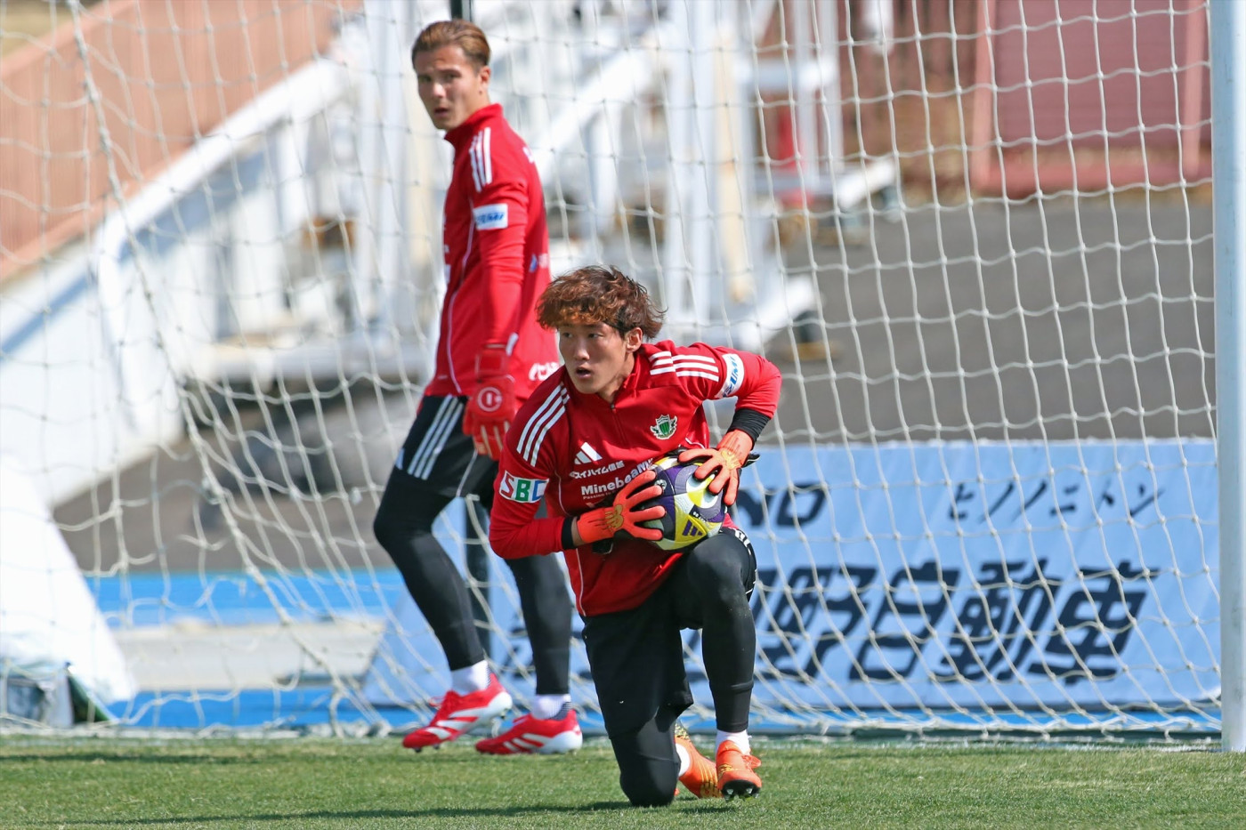 西村遥己選手GKグローブプレゼント企画2枚目の画像